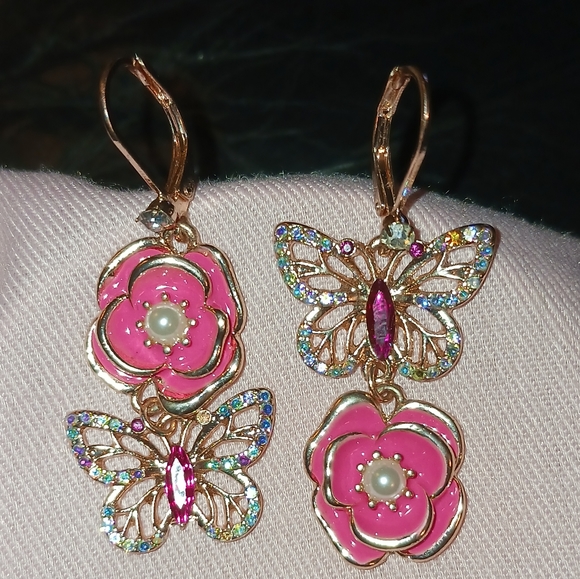 Rhinestone Butterfly Earrings with Dangling Rose Faux Pearl Silvertone Setting - Picture 12 of 15